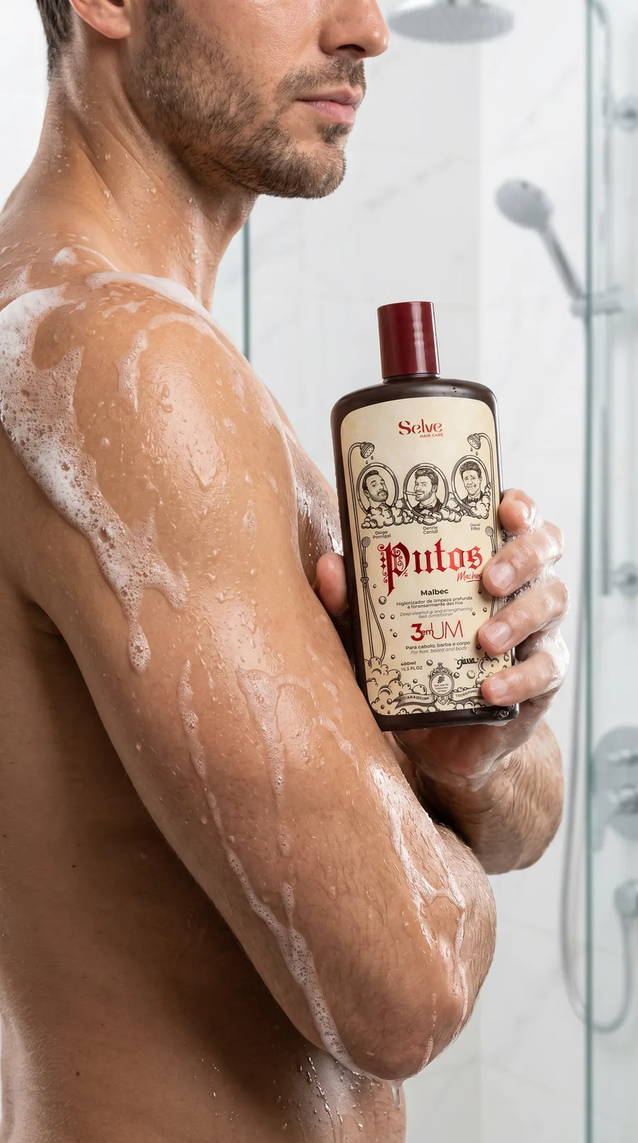 Shampoo 3 em 1 Putos Machos usado no corpo durante o banho