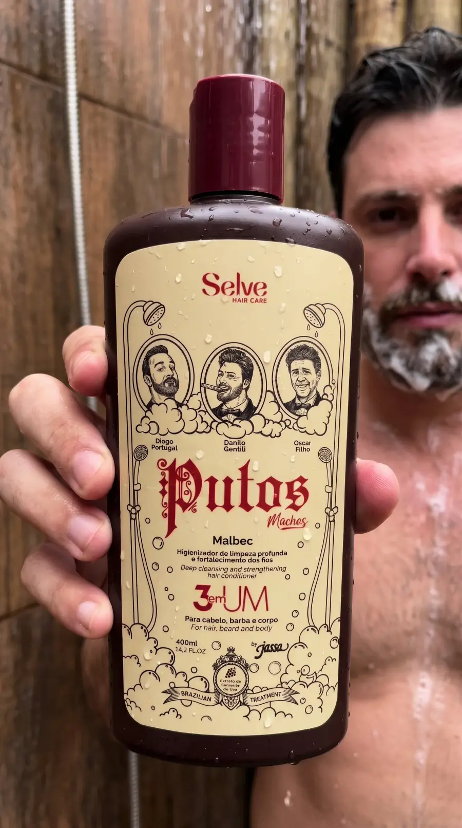 Barba hidratada e alinhada com o shampoo 3 em 1 Putos Machos